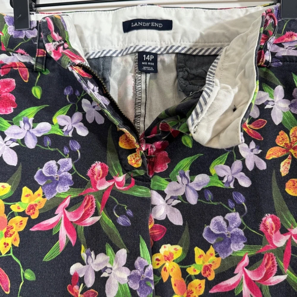 LANDS’END Floral Print Shorts Size‎ 14P Mid Rise Colorful Summer
